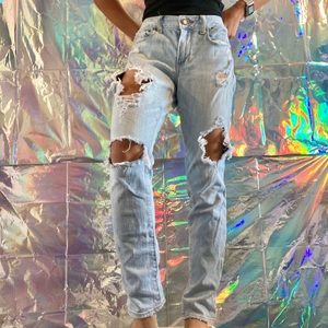 American Eagle Lightwash Distressed Jeans